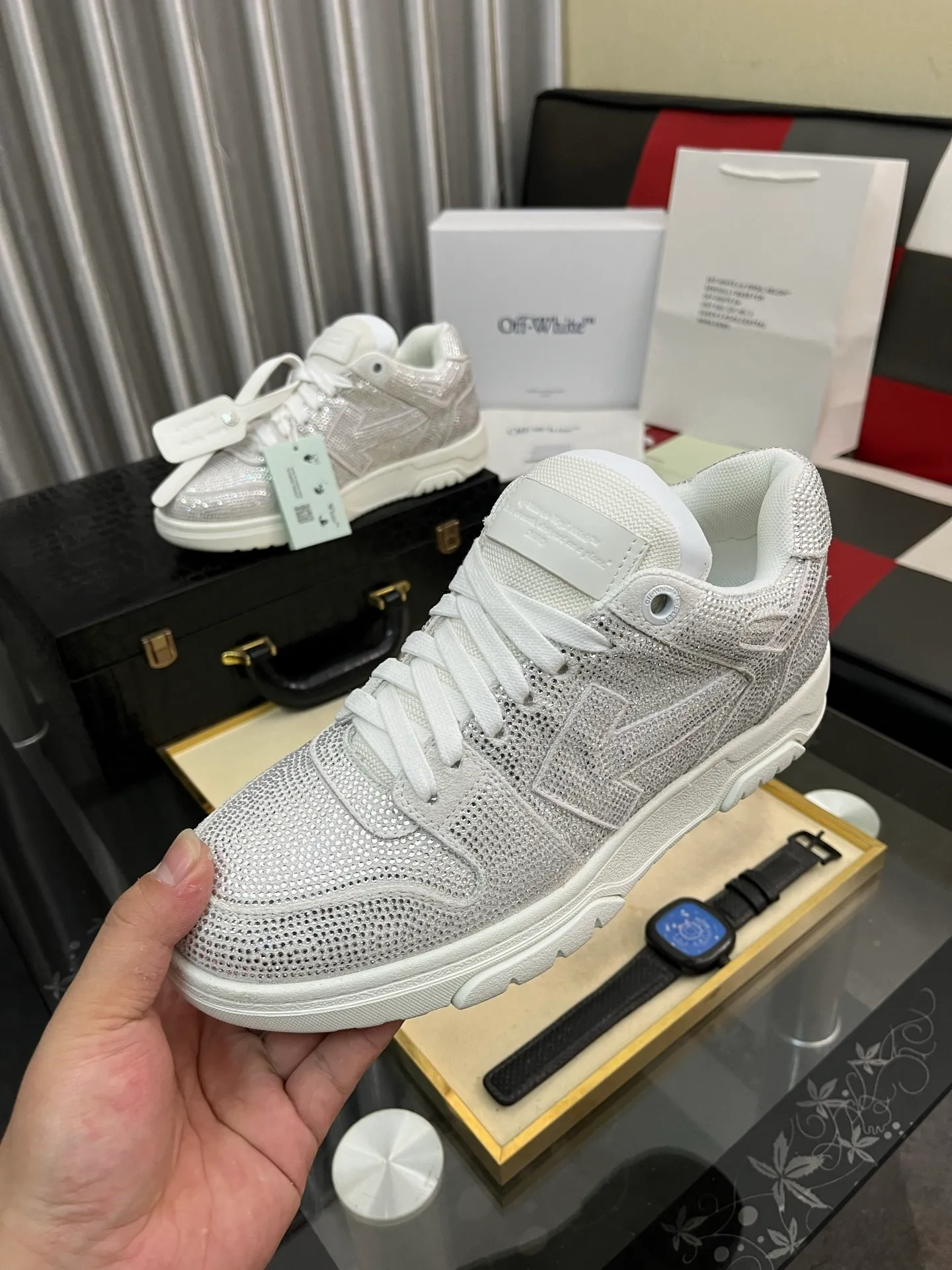 Men's shoes 💰700⌚️⌚️ OFF-White C/O VirGil Abloh fashionable and versatile casual shoes. Exclusive first release of the new model. Made of environmentally friendly cowhide leather and mesh upper material. The insole is embedded with foam cushioning EVA material. The correct midsole is equipped with EVA lightweight cushioning. External tooth nail rubber outsole. The correct accessories are customized simultaneously. Women's model: 35-40 Men's model: 39-45